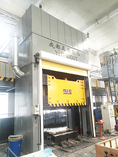 山東德州液壓機需求客戶定制的1000噸復(fù)合材料框架液壓機圓滿交貨了