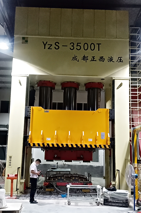 山東青島液壓機客戶定制的3500噸框架液壓機，成功安裝交付使用，你想知道交貨期多久嗎？